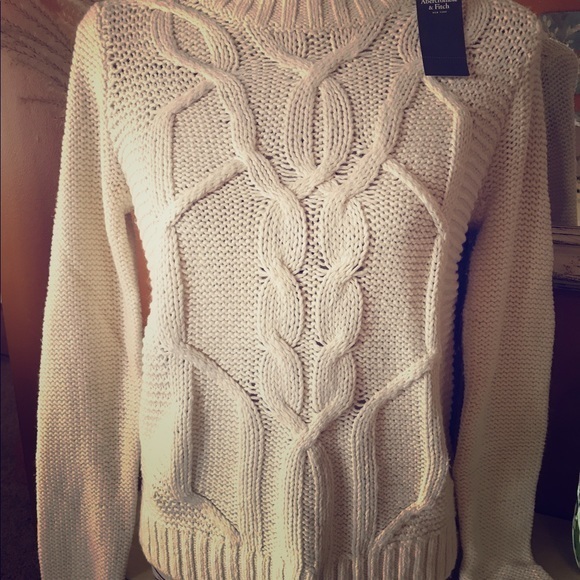 NWT Abercrombie & Fitch Off White Cable Sweater - Picture 1 of 7